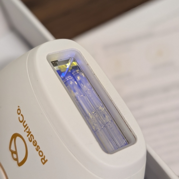 RoseSkinCo Lumi Hair Removal Handset - White and Gold - Picture 4 of 4